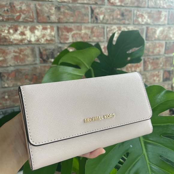 Micheal Kors purse and wallet - Picture 10 of 14